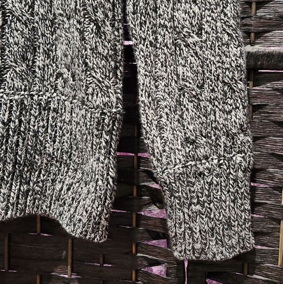 Liz Claiborne Sweater - Picture 6 of 6